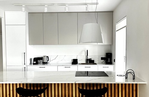 Palaio Faliro House | The White Marble, Spacious 4BR/2BA apartment in Paleo Faliro