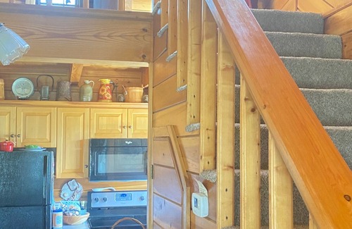 Lerona Cabin | The Whitetail a cozy cabin at Pipestem Place