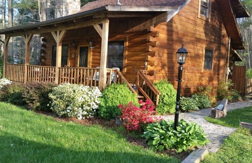 Lerona Cabin | The Whitetail a cozy cabin at Pipestem Place