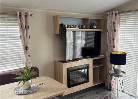 Dinas House | The willerby whitetower Caernarfon