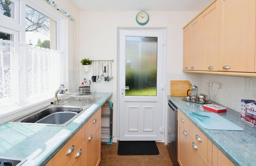 Newport Cottage | The Willows - a bungalow that sleeps 2 guests in 1 bedroom
