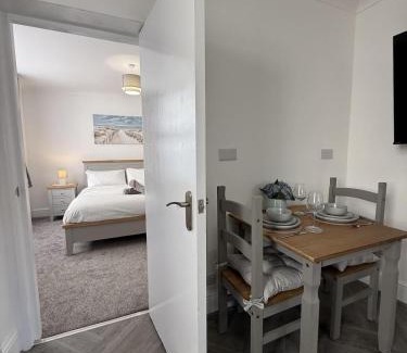 Worthing Apartment | The Willows-Parking & Central