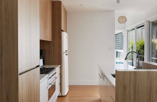 Cooks Hill House | The Willows - pet friendly family home with swimming pool