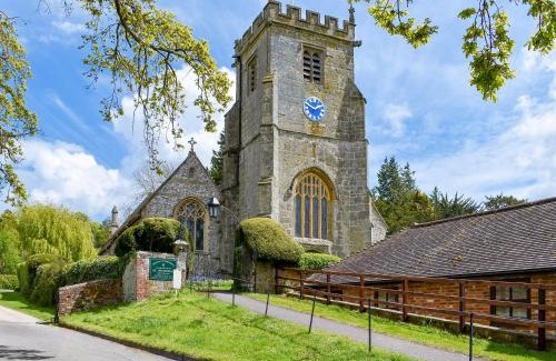 Child Okeford House | The Willows - Uk34000