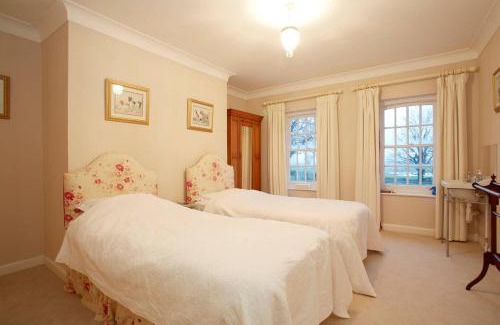 Tadcaster House | The Wing at Brook Hall nr York & Leeds - FREE hot tub