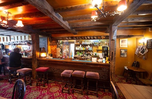 Guildford Hotel | The Withies Inn
