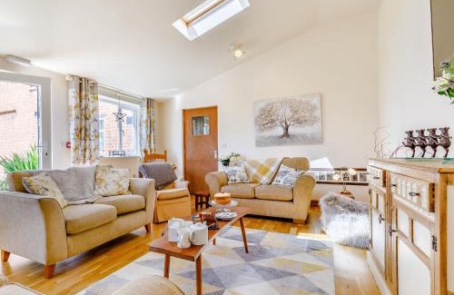 Malpas House | The Woodlands Farmhouse