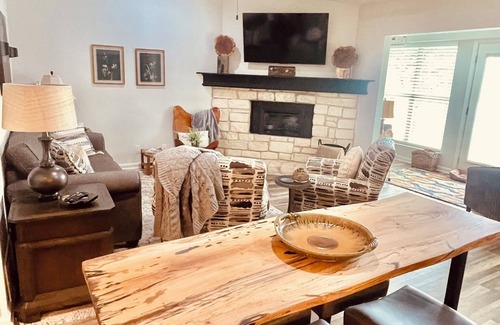 Salado Condo | The Woodley House