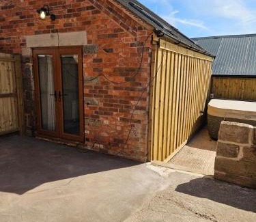 Moffat House | The Woottons Barn with Hot Tub