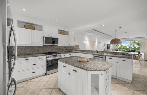 The Bight Condo | The Yacht Club TC