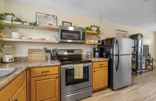 Panama City Beach Cottage | The Yard 2 Bedroom Cottage