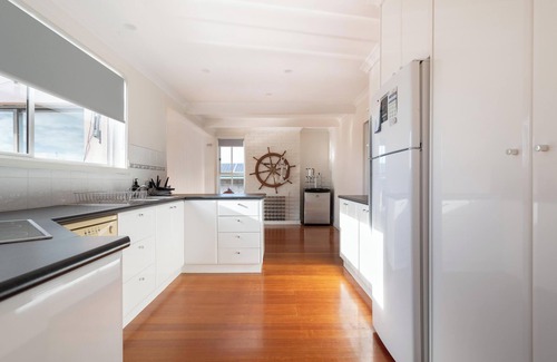Riverside House | The Yard - Comfortable Home in Riverside