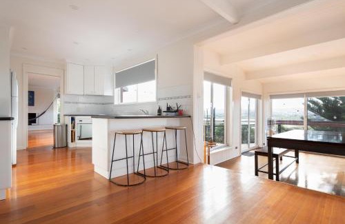 Riverside House | The Yard - Comfortable Home in Riverside