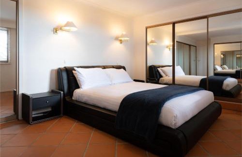 Riverside House | The Yard - Comfortable Home in Riverside