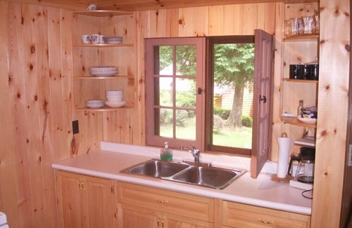 Minden Hills Cottage | The Yardley Kash Cottage Getaway - Haliburton