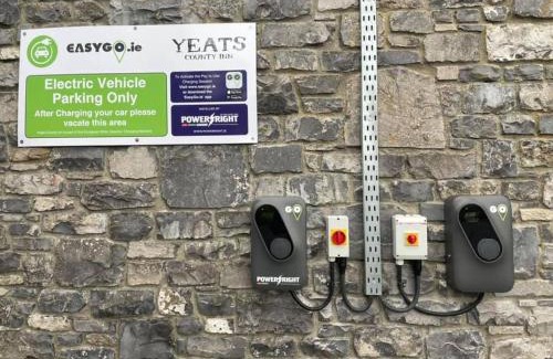 Curry Hotel | The Yeats County Inn Hotel
