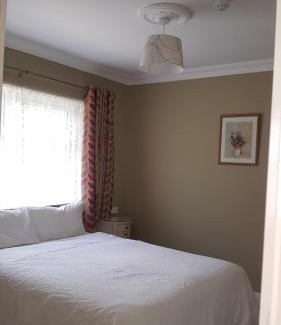Navan Bed & Breakfast | The Yellow House B&B Navan