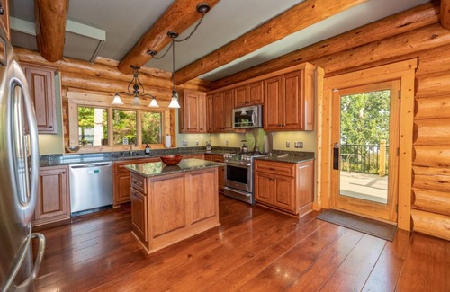 Bracey House | The Yellowstone | Elegance Meets Lakefront Luxury