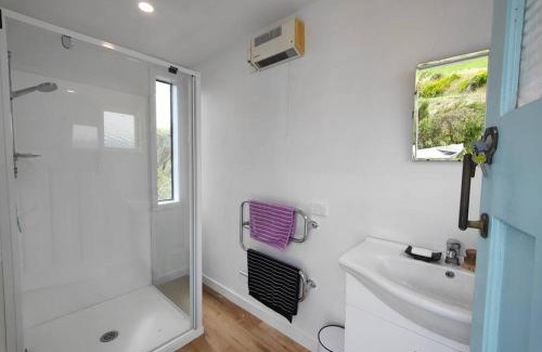 Colac Bay House | The Yurt at Ōraka