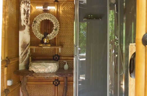 Meounes-les-Montrieux House | "The Zen Bubble" in the heart of the unusual