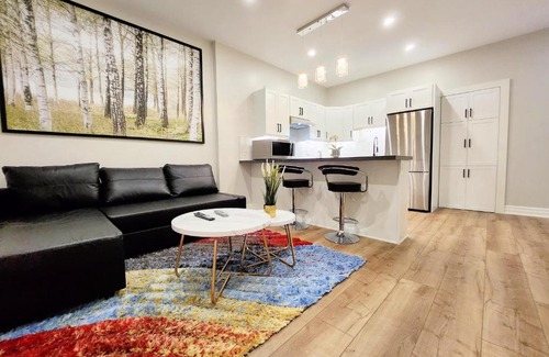 Downtown Apartment | The Zen Escape Modern Queen-Bed Full Apartment
