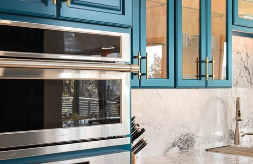 South Fork House | Theater, Hot Tub, Sauna, EV charger & Epic Views!