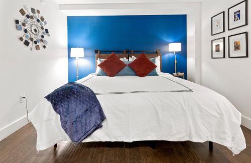 Civil Rights Historic District Apartment | Theatre Retreat 2 Bedroom Loft - 1 Blk from Theatres