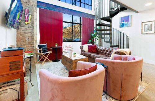 Civil Rights Historic District Apartment | Theatre Retreat 2 Bedroom Loft - 1 Blk from Theatres