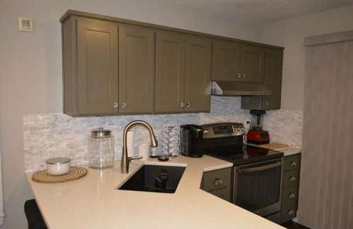 Overland Park House | Theatre Room, Hot Tub & Fire-pit in South OP