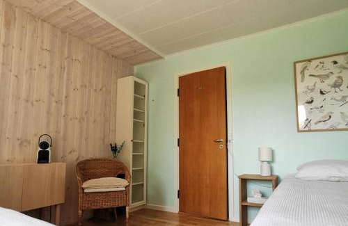 Nakskov Bed & Breakfast | TheGilgahouse gardenroom