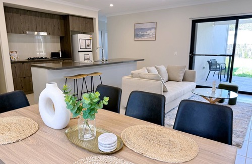 Coomera House | Theme Park Retreat Coomera 5 Beds Villa