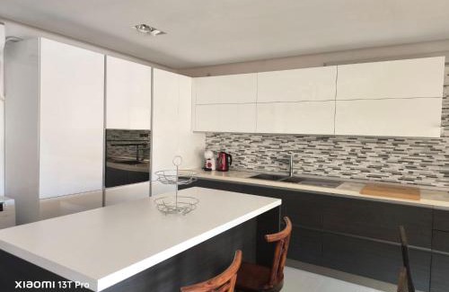 Marsalforn Apartment | Theo's Court Sea View