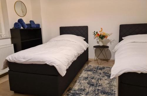 Seckenheim Apartment | Theox Apartment No 6 Royal Blue für 4 Personen