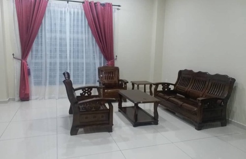 Sungai Pelek House | Thibas Homestay Sungai Pelek