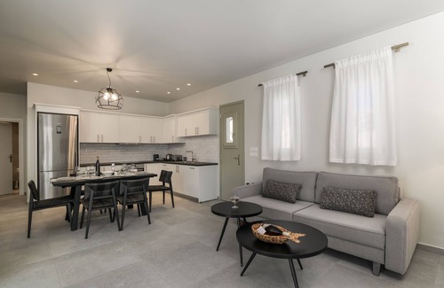 Milos Villa | Thiopetra Villa Pumise