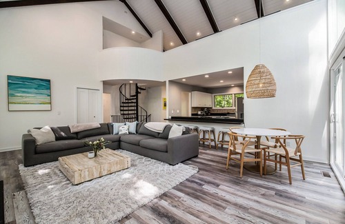 Birchwood Farms House | This 3bd with a loft house in Harbor Springs, Michigan, is an ideal retreat for the whole family