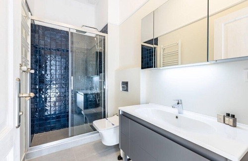 Tophane Apartment | This apartment is a 2 bedroom(s), 2 bathrooms, located in Beyoğlu, İstanbul.