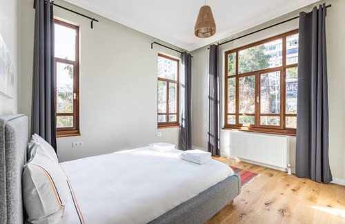 Tophane Apartment | This apartment is a 2 bedroom(s), 2 bathrooms, located in Beyoğlu, İstanbul.