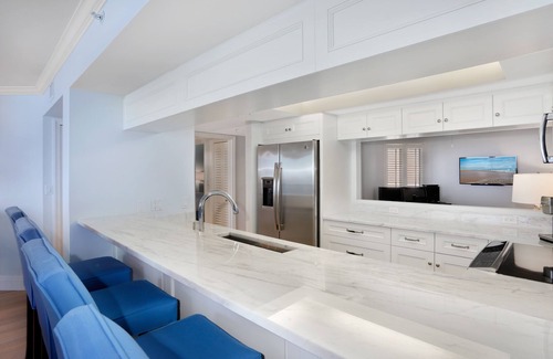 Park Shore Condo | This Beautiful 11th Floor Condo Has it All with Incredible Panoramic Views
