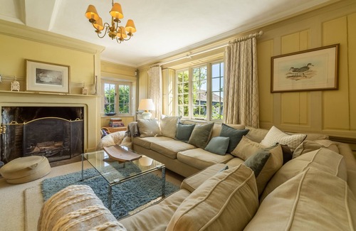 Stowmarket House | This beautiful hall provides all you could want for a wonderful family stay.