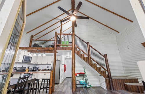 Rogers Cabin | This cabin is a 2 bedroom(s), 1 bathrooms, located in Rogers, KY.