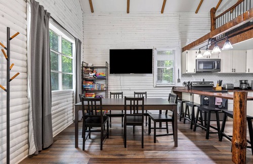 Rogers Cabin | This cabin is a 2 bedroom(s), 1 bathrooms, located in Rogers, KY.