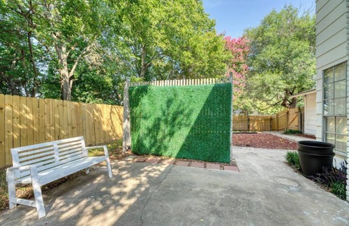 North Austin Civic Association House | This centrally located 4BR 2.5Bath home is complemented by vintage touches and amenities. Look no further if you are looking for an authentic Austin, TX home situated just a couple of minutes away from restaurants, shops, attractions, and landmarks.