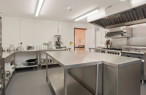 Sculthorpe Cottage | This charming barn conversion is ideal for a large family holiday.