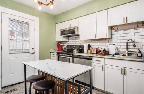 German Village Cottage | This cottage is a 1 bedroom(s), 1 bathrooms, located in Columbus, OH.