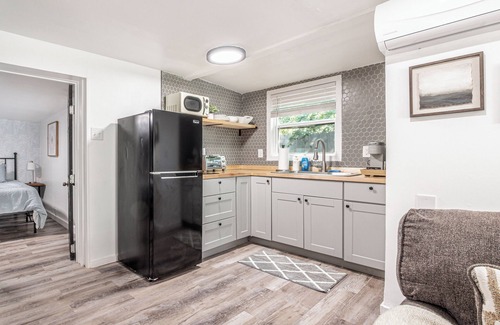 Abilene Cottage | This cottage is a 1 bedroom(s), 1 bathrooms, located in Abilene, TX.