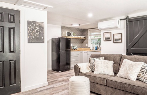 Abilene Cottage | This cottage is a 1 bedroom(s), 1 bathrooms, located in Abilene, TX.
