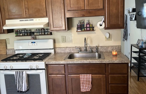 Ballston Spa Apartment | This cozy home is less than 15 minutes to Saratoga Race course !