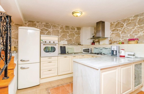 Ploce House | This Dalmatian stone house with pool, is located in the quiet hinterland of the Neretva Valley.