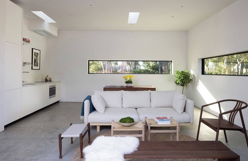 Del Monte Forest House | This guest house is a 2 bedroom(s), 1 bathrooms, located in Pebble Beach, CA.